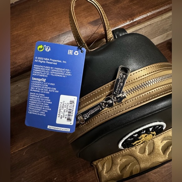 ✅ Cute 🥰 Loungefly Gold Edition Toronto Raptors NBA Mini Backpack 🎒- NEW - Picture 14 of 15